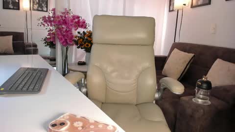 malena99_ online show from May 9, 7:09 pm