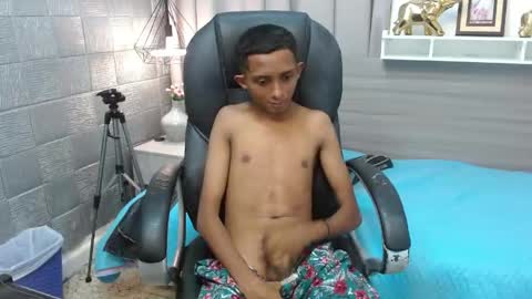 malik20_ online show from April 29, 5:30 pm