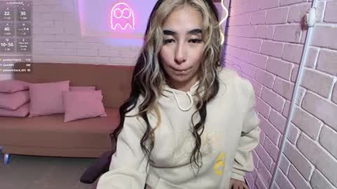 Snapshot of malory_tay chatting on March 9, 1:14 am Malory online show from March 9, 1:14 am
