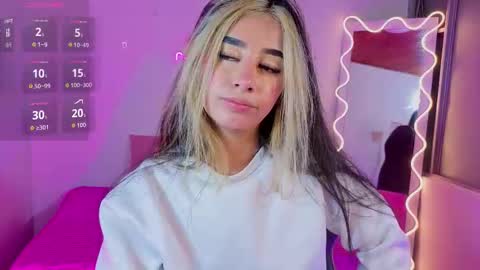 Malory  online show from November 19, 7:12 pm