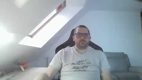 breton online show from December 5, 8:38 am