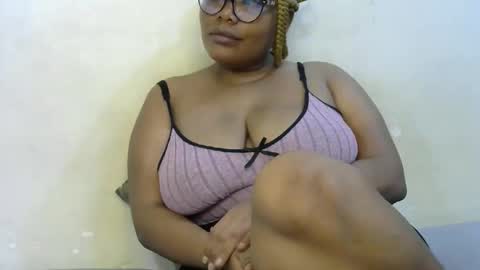 mamuuu_ online show from January 15, 6:39 pm