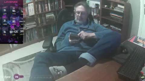 Snapshot of mandrawhore chatting on December 18, 3:44 pm mandrawhore online show from December 18, 3:44 pm