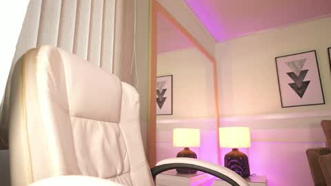 Mandy Collins online show from April 4, 11:39 am