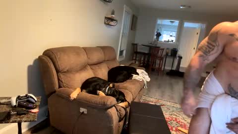 manmuscles3 online show from December 5, 1:01 pm