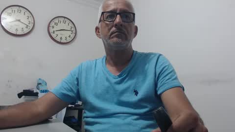Manolito online show from March 3, 1:10 am