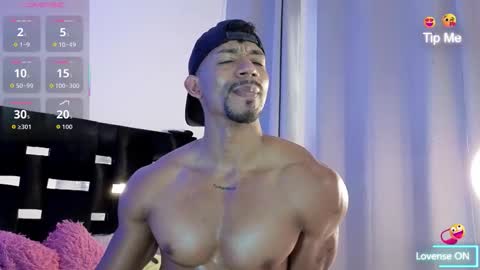 Snapshot of manolo_hot1 chatting on October 10, 8:57 pm Manolo Hot 1 online show from October 10, 8:57 pm