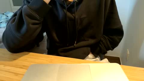 manu97k online show from December 22, 12:01 pm