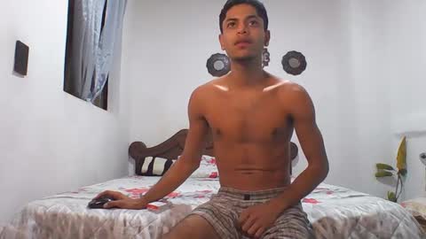 Snapshot of manuel444rl chatting on October 13, 11:18 pm Manuel RL online show from October 13, 11:18 pm