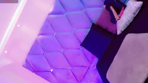 Manuela Kingsley online show from January 16, 9:02 pm