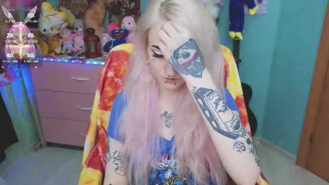 Manuela online show from November 4, 8:10 pm