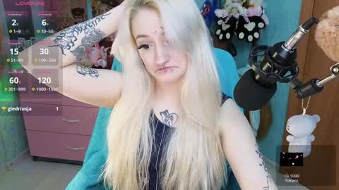 Snapshot of manuela_unicorn chatting on December 12, 8:21 pm Manuela online show from December 12, 8:21 pm