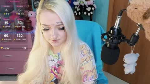 Snapshot of manuela_unicorn chatting on December 13, 11:17 pm Manuela online show from December 13, 11:17 pm