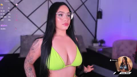 Snapshot of mara_martinez chatting on October 9, 5:35 am online show from October 9, 5:35 am