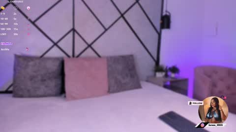 Snapshot of mara_martinez chatting on September 26, 5:37 am online show from September 26, 5:37 am