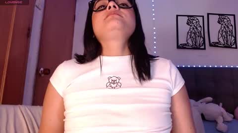 Snapshot of maraa_lee chatting on March 6, 8:16 pm maraa_lee online show from March 6, 8:16 pm