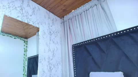 maraa_x online show from May 7, 1:29 pm