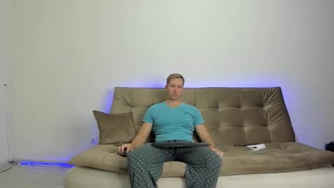 Snapshot of marc105100 chatting on October 19, 5:56 am alex marvelxx online show from October 19, 5:56 am