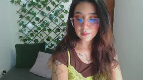 Snapshot of marce_bunny chatting on September 15, 12:23 am Marcela online show from September 15, 12:23 am