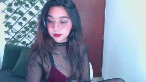 Snapshot of marce_bunny chatting on October 21, 6:33 pm Marcela online show from October 21, 6:33 pm