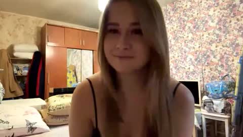 Snapshot of marcelinemacaluso chatting on October 21, 8:08 am Sofa online show from October 21, 8:08 am