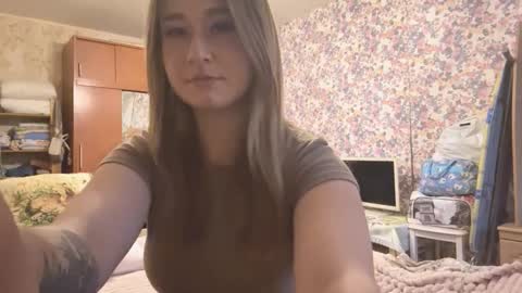 Snapshot of marcelinemacaluso chatting on October 6, 8:32 am Sofa online show from October 6, 8:32 am