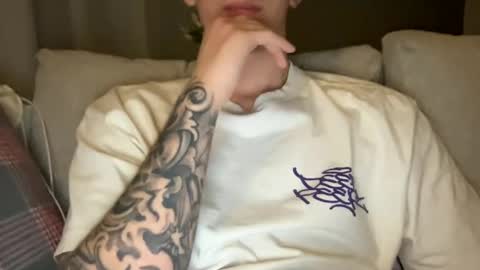 Snapshot of marcellohardsex chatting on December 6, 9:18 pm marcellohardsex online show from December 6, 9:18 pm