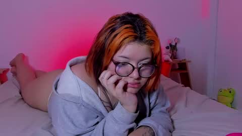 Snapshot of marcy_grey chatting on December 3, 3:15 am danna online show from December 3, 3:15 am