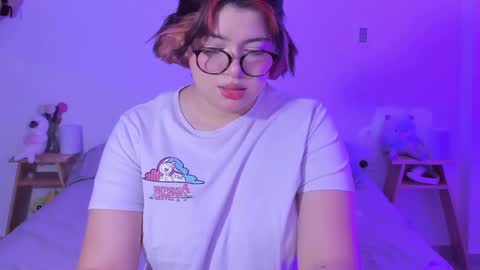 Snapshot of marcy_grey chatting on February 20, 12:30 am danna online show from February 20, 12:30 am