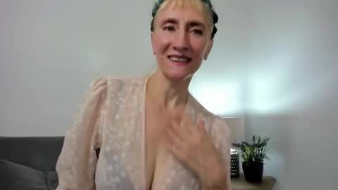 Snapshot of margaretmature chatting on October 11, 12:54 pm margaretmature online show from October 11, 12:54 pm