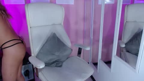 Snapshot of maria_jones chatting on March 3, 1:56 pm Instagram soymj01 online show from March 3, 1:56 pm