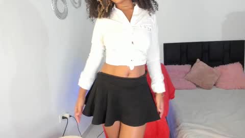 Snapshot of maria_julyana chatting on March 12, 3:35 am V A N E S S A online show from March 12, 3:35 am