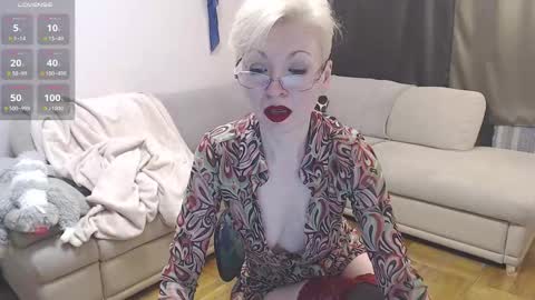 Snapshot of maria_lisica chatting on February 27, 4:10 pm Mari online show from February 27, 4:10 pm