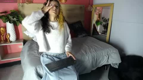 maria_turner1 online show from April 18, 10:50 am