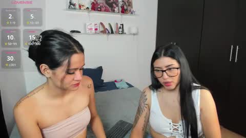 MARIANA Y VALENTINA online show from November 15, 12:40 pm