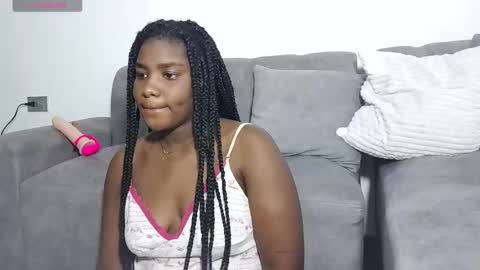 Snapshot of marianaee chatting on October 10, 6:52 am marianaee online show from October 10, 6:52 am
