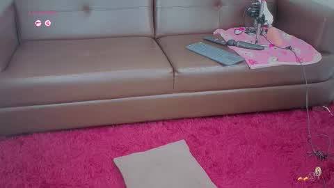 Snapshot of marianaluquez chatting on October 18, 2:27 am Mariana online show from October 18, 2:27 am