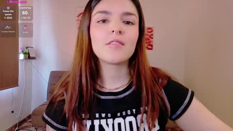Snapshot of mariangeel_ chatting on December 6, 4:12 pm mariangeel_ online show from December 6, 4:12 pm
