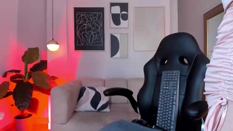 marie_bass online show from February 18, 1:00 pm