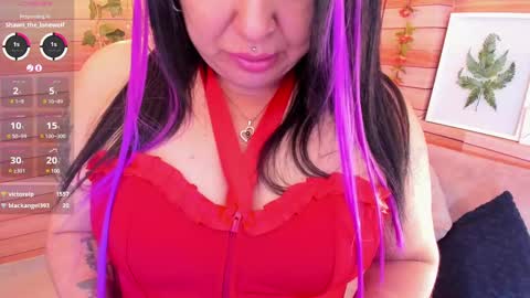 Snapshot of marien_thomson_ chatting on February 22, 9:59 pm Marien online show from February 22, 9:59 pm