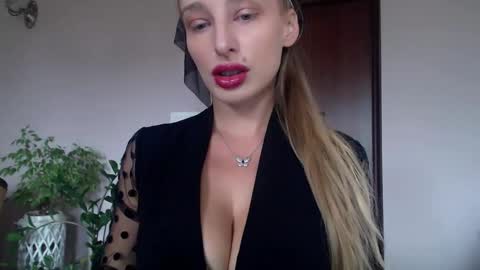 MarilynDevilish online show from October 16, 7:30 am