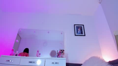 Snapshot of marinelaveau chatting on October 4, 3:48 am marinelaveau online show from October 4, 3:48 am