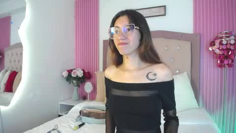 marinette online show from April 20, 8:23 pm