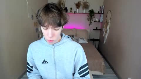 Mark online show from March 1, 11:03 am