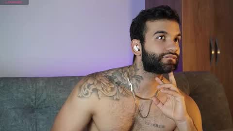 Mark online show from November 3, 11:17 pm