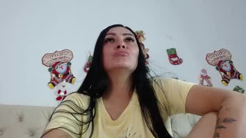Snapshot of marlymilf6 chatting on December 3, 1:25 am Marly online show from December 3, 1:25 am