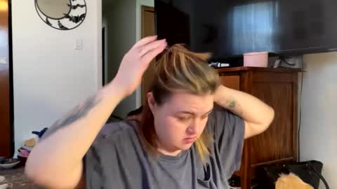 maroon_moon online show from February 17, 4:50 pm