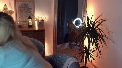 Snapshot of marrygrayes chatting on February 25, 9:04 pm Maria online broadcast from Tuesday to Suturday from 6 pm to 12 pm Germany time Sunday-Monday offline online show from February 25, 9:04 pm