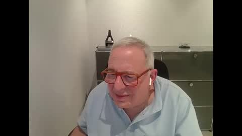 Snapshot of martin_1947 chatting on March 2, 7:56 pm martin_1947 online show from March 2, 7:56 pm