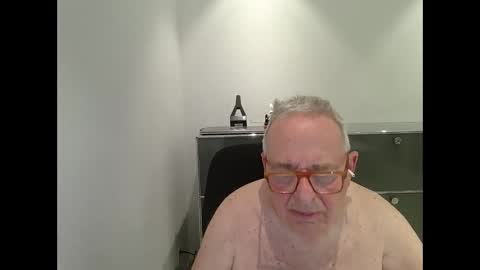 Snapshot of martin_1947 chatting on September 18, 10:03 pm martin_1947 online show from September 18, 10:03 pm